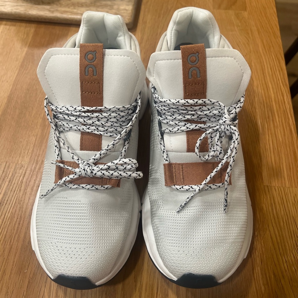 Men’s 7.5 On Cloud sneakers
